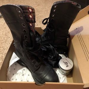 Dr Martens 1914 Triumph Combat Style Boots